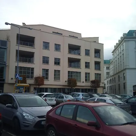 Spacious Luxury Room, Close To Everything. 홈스테이